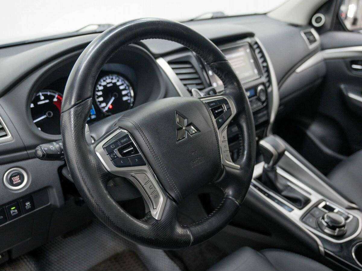 Mitsubishi Pajero Sport с пробегом — 2018 год. Фото: #6