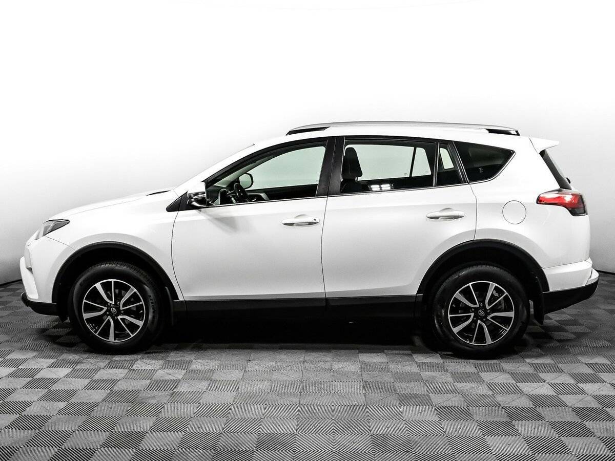 Toyota RAV4 с пробегом — 2017 год. Фото: #7