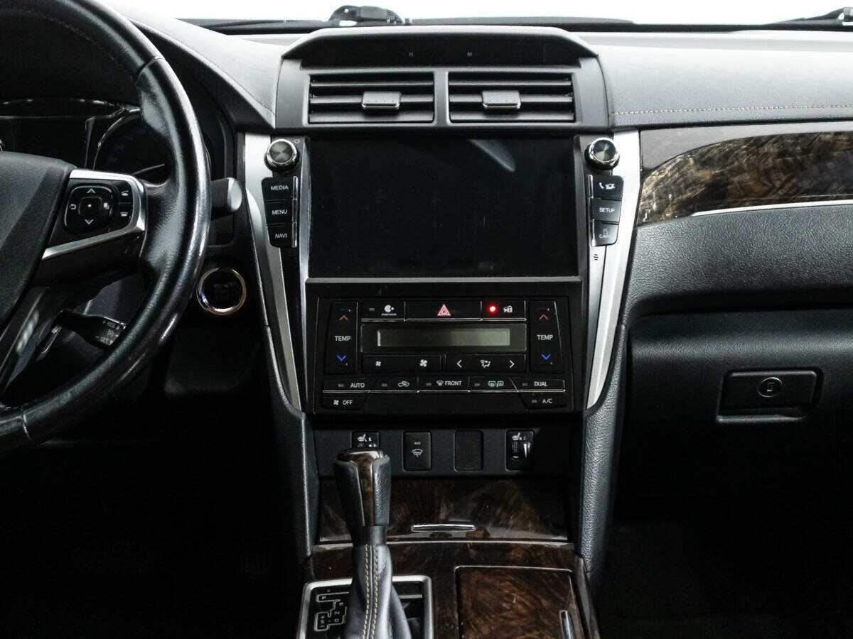 Toyota Camry с пробегом — 2016 год. Фото: #13