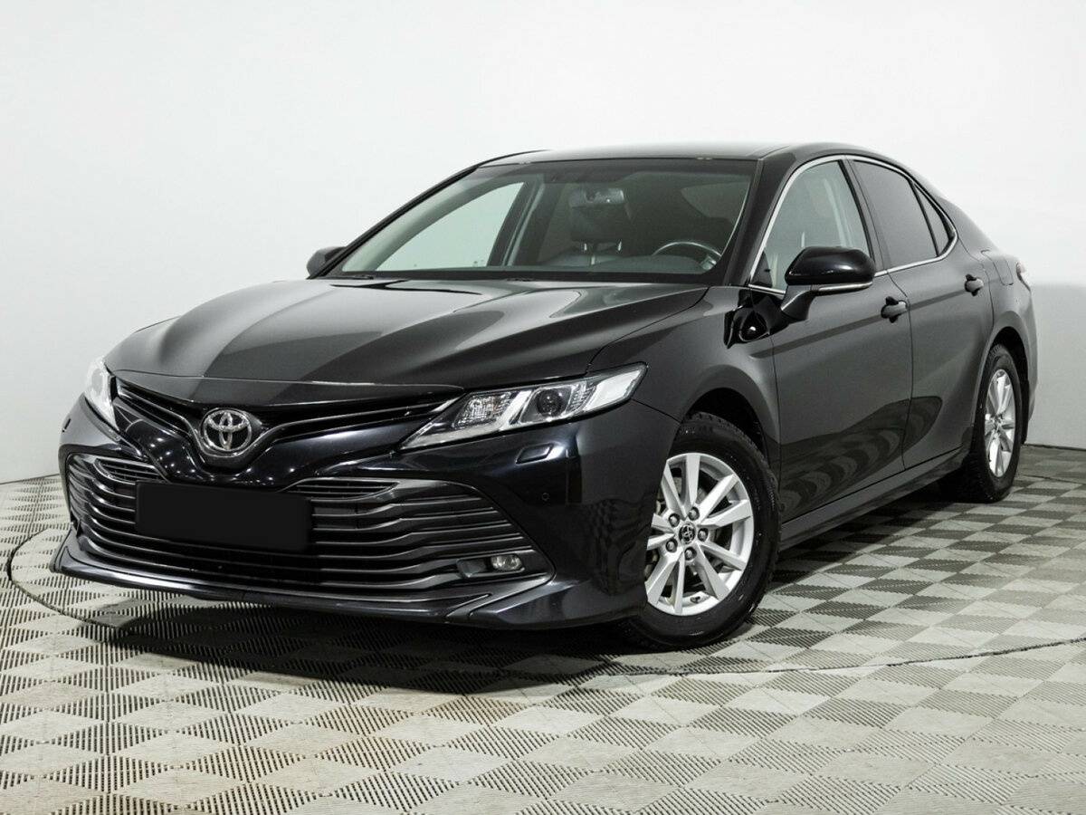 Toyota Camry с пробегом — 2018 год. Посмотреть фото