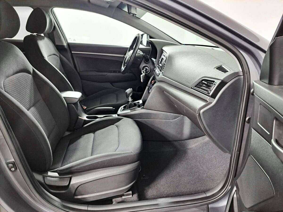 Hyundai Elantra с пробегом — 2018 год. Фото: #10