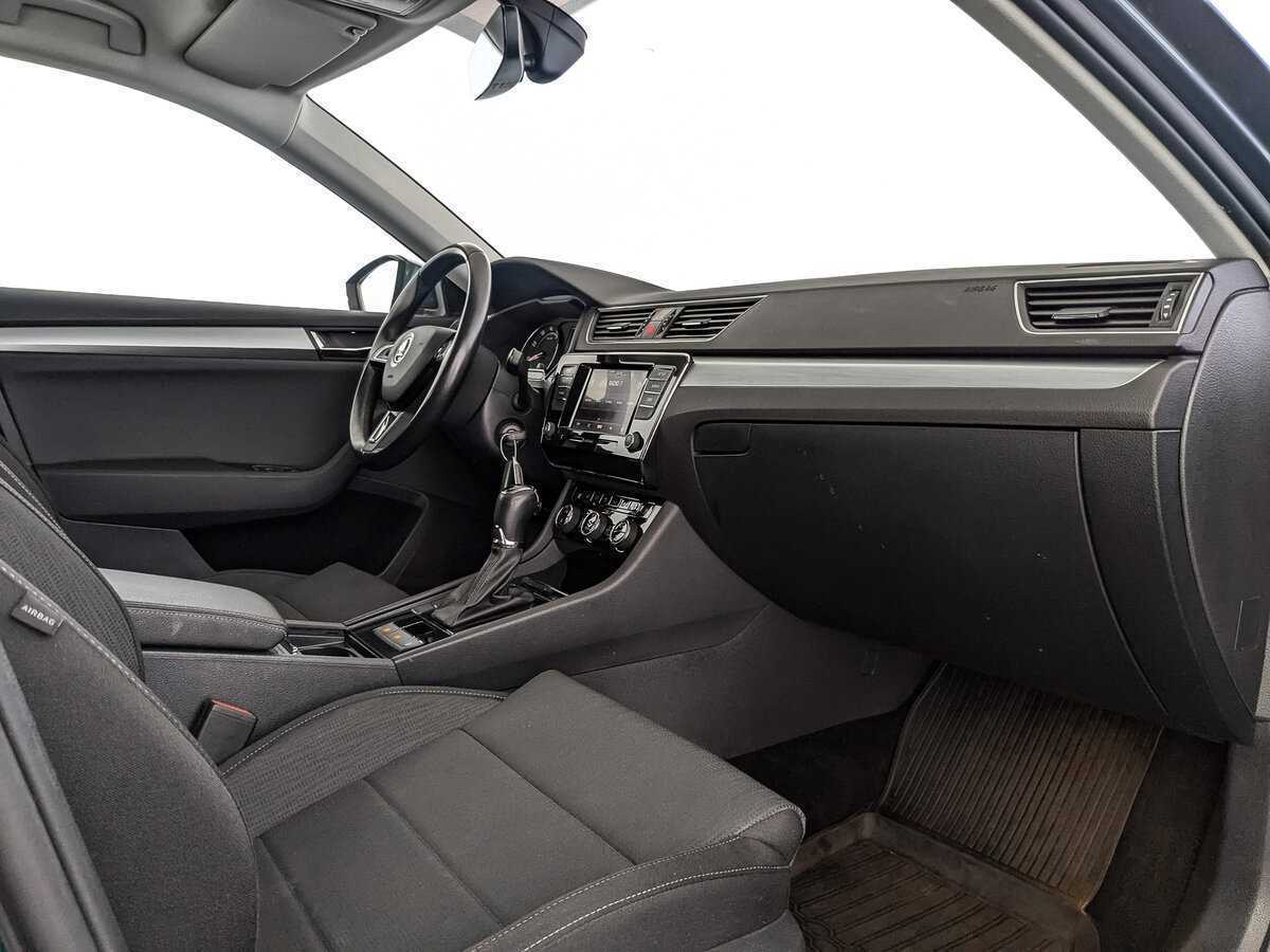 Skoda Superb с пробегом — 2019 год. Фото: #12