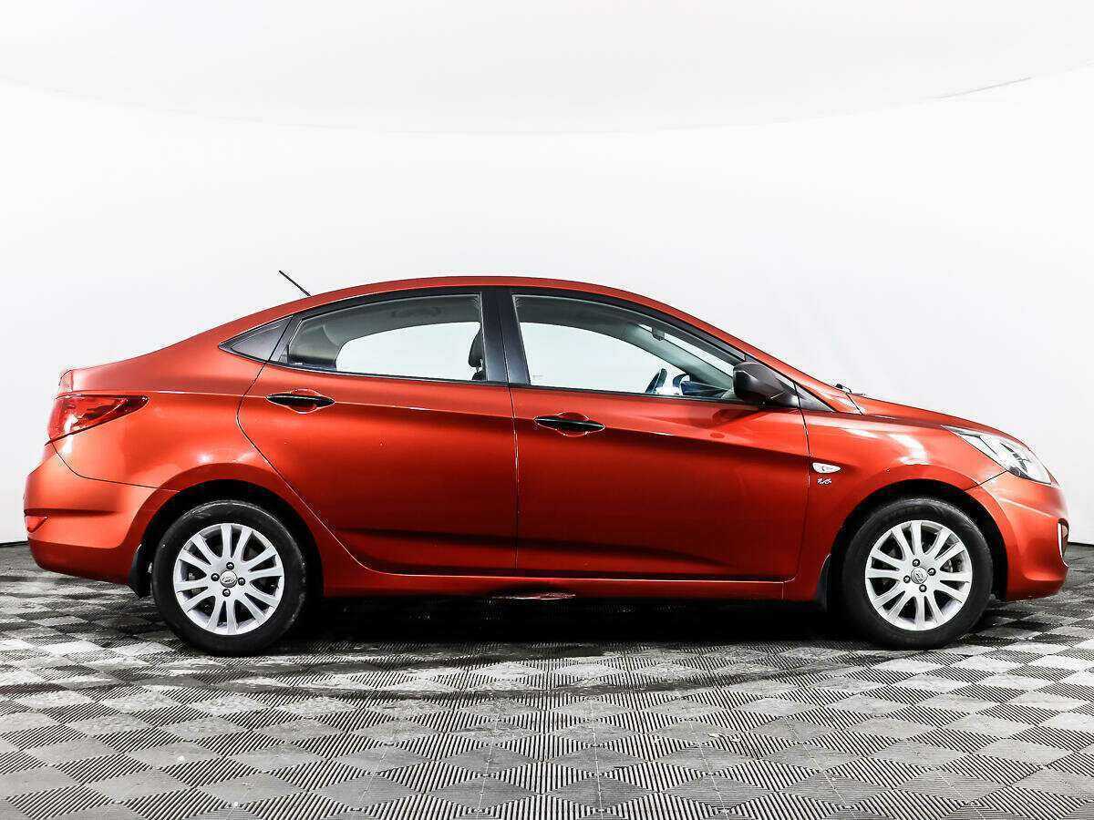 Hyundai Solaris с пробегом — 2014 год. Фото: #2