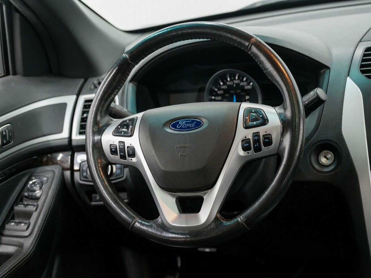 Ford Explorer с пробегом — 2013 год. Фото: #11