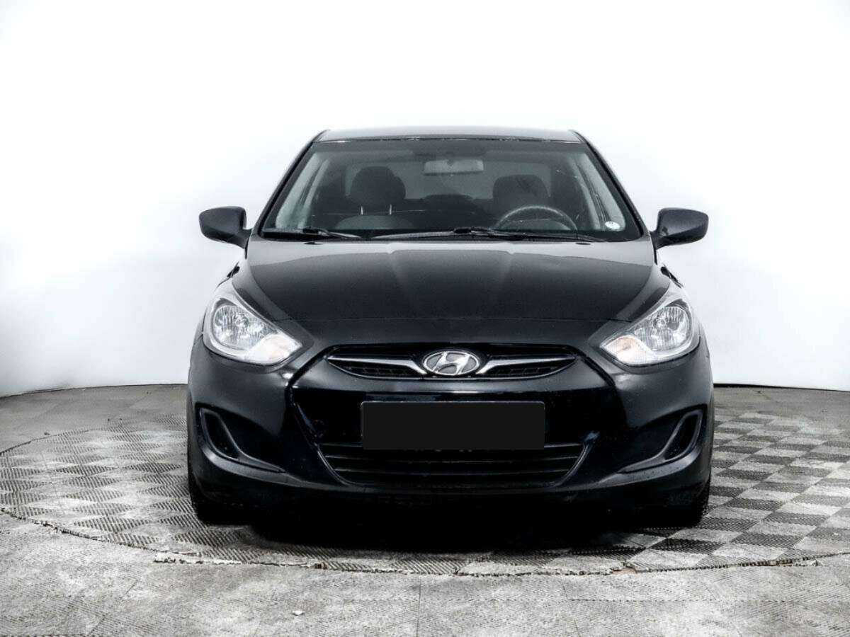 Hyundai Solaris с пробегом — 2012 год. Фото: #1