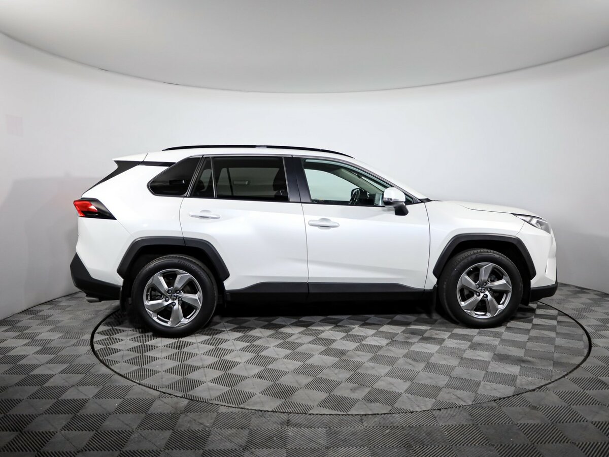 Toyota RAV4 с пробегом — 2019 год. Фото: #5