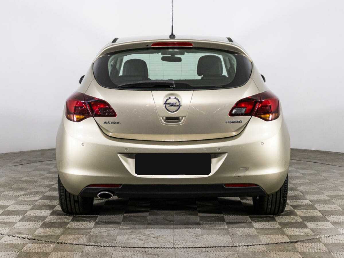 Opel Astra с пробегом — 2012 год. Фото: #5