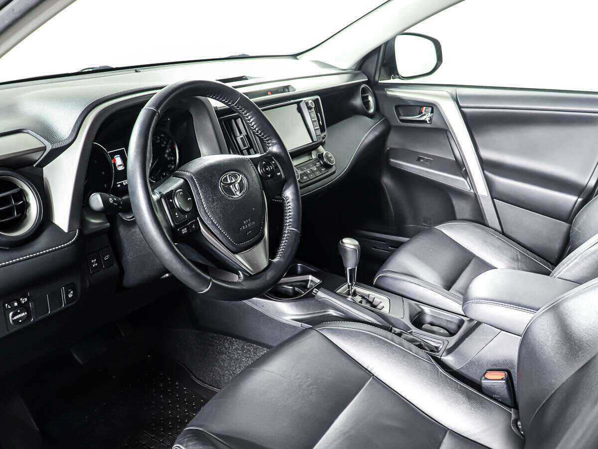 Toyota RAV4 с пробегом — 2018 год. Фото: #12