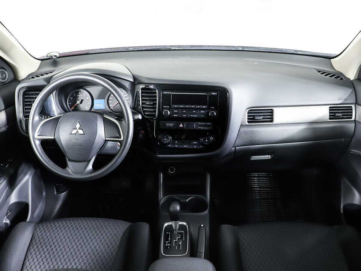 Mitsubishi Outlander с пробегом — 2012 год. Фото: #10