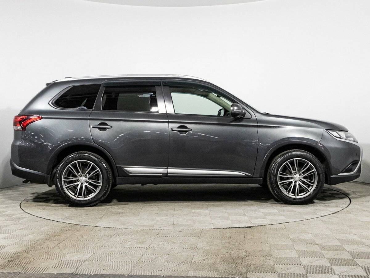 Mitsubishi Outlander с пробегом — 2019 год. Фото: #3