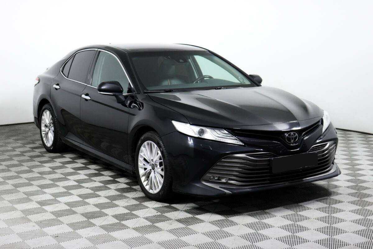 Toyota Camry с пробегом — 2018 год. Фото: #2