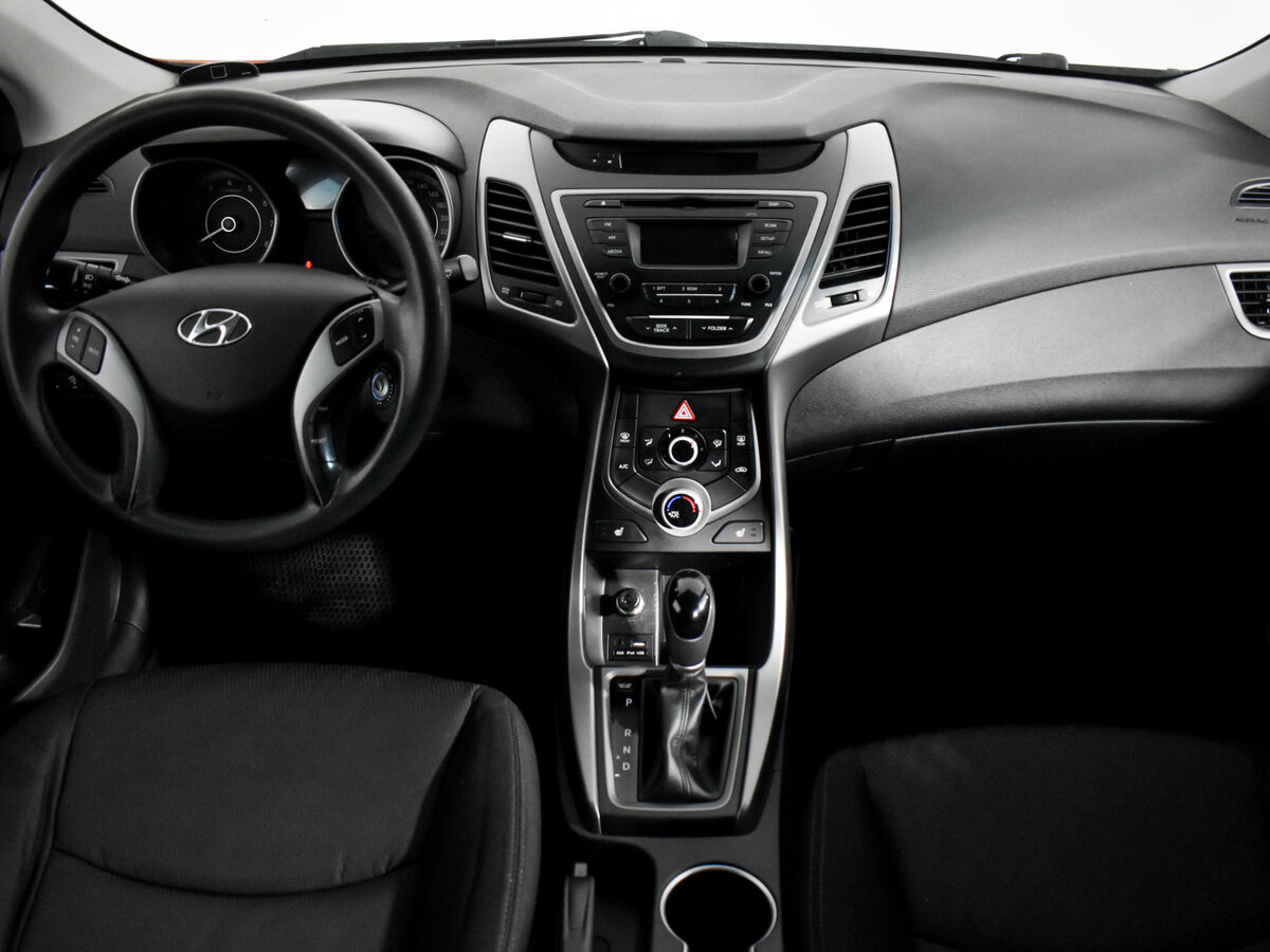 Hyundai Elantra с пробегом — 2015 год. Фото: #12