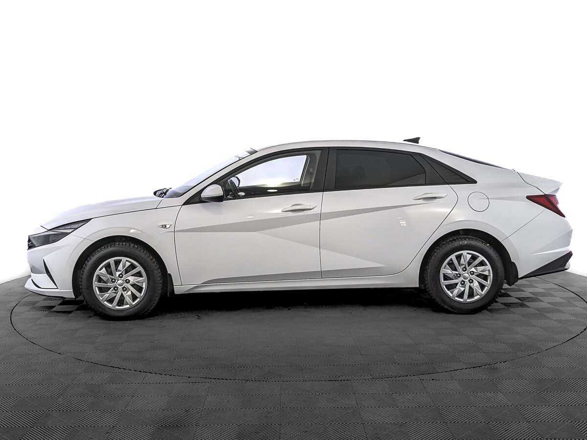 Hyundai Elantra с пробегом — 2022 год. Фото: #7