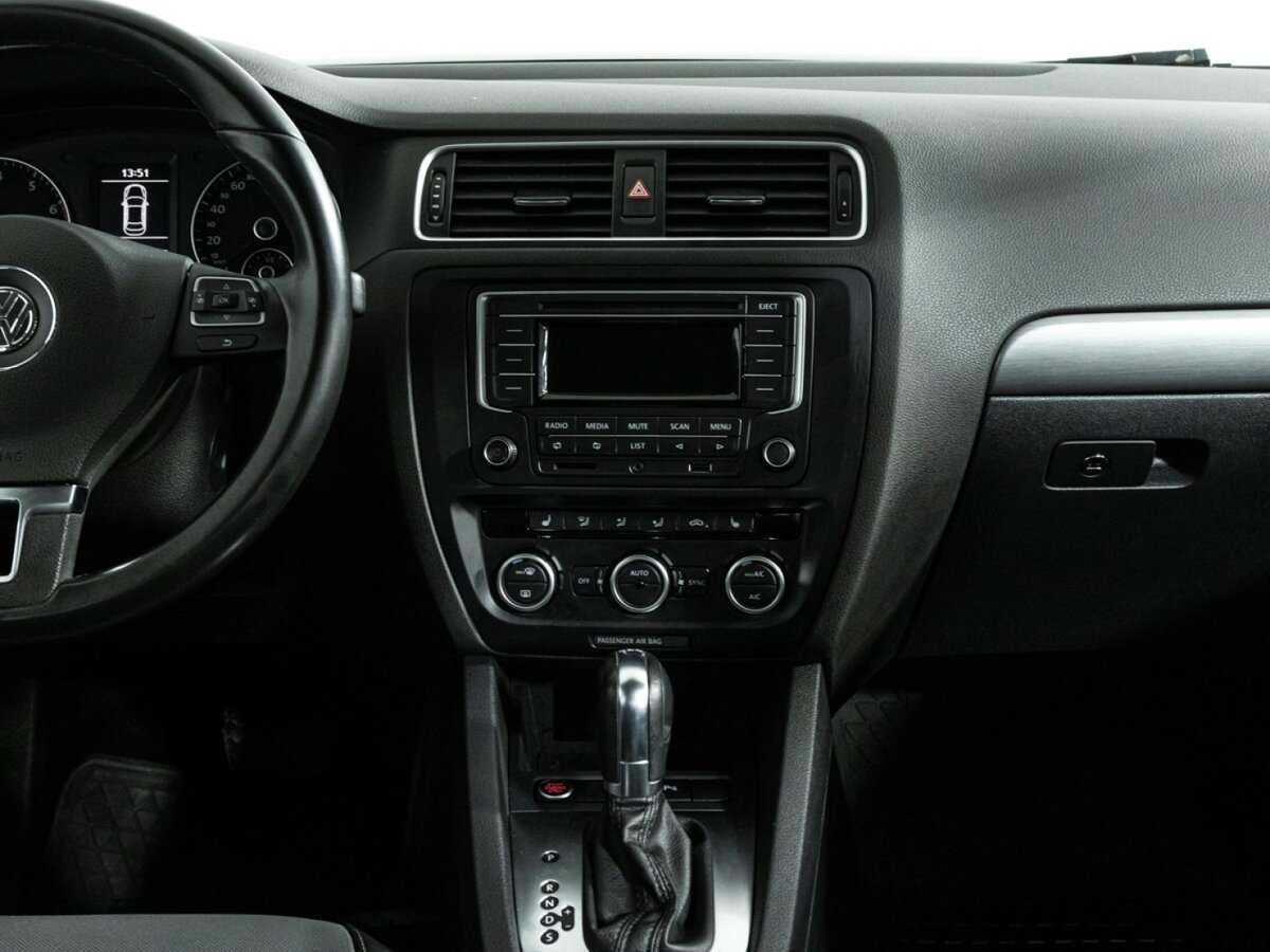 Volkswagen Jetta с пробегом — 2014 год. Фото: #13