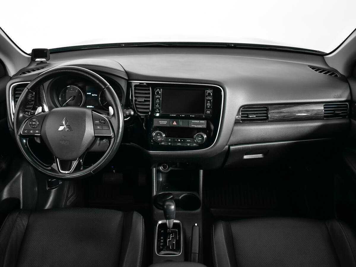 Mitsubishi Outlander с пробегом — 2016 год. Фото: #10