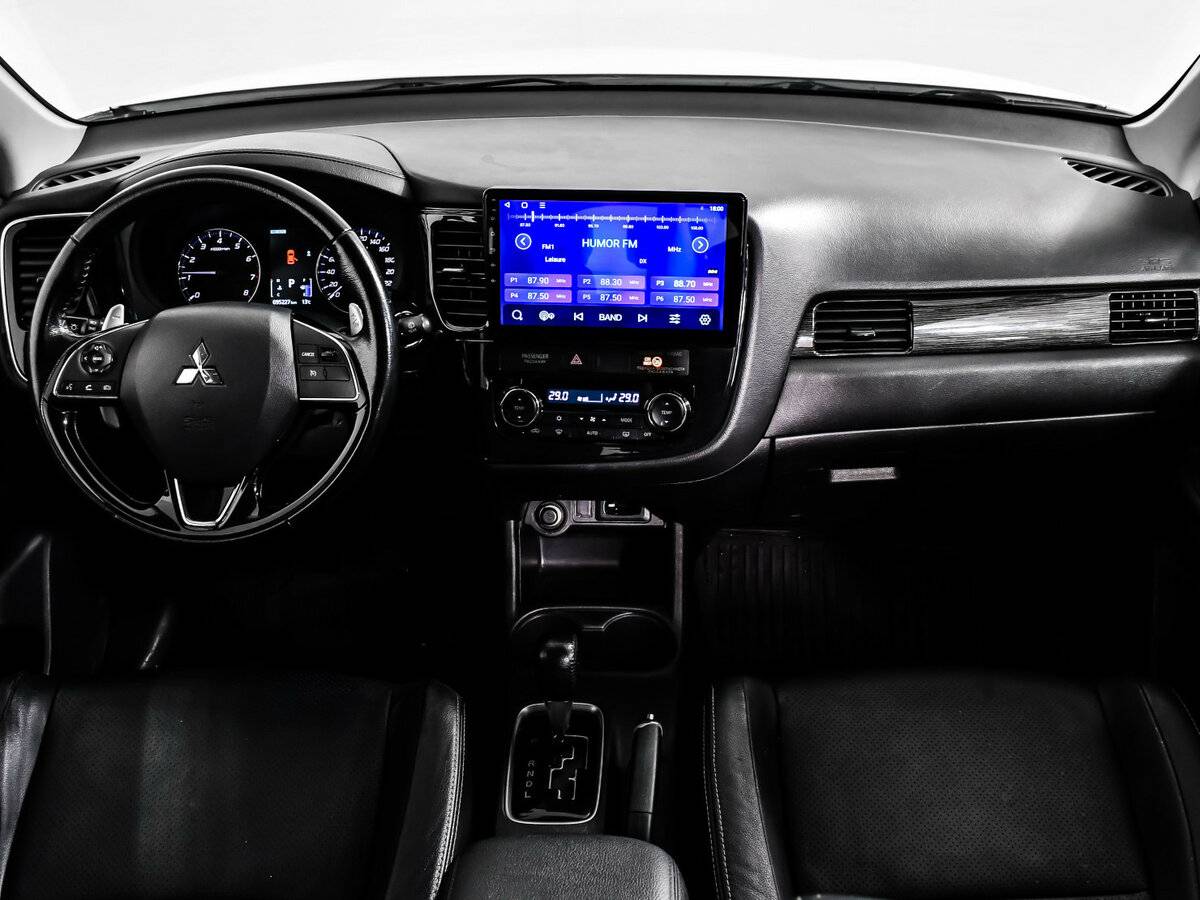 Mitsubishi Outlander с пробегом — 2016 год. Фото: #13