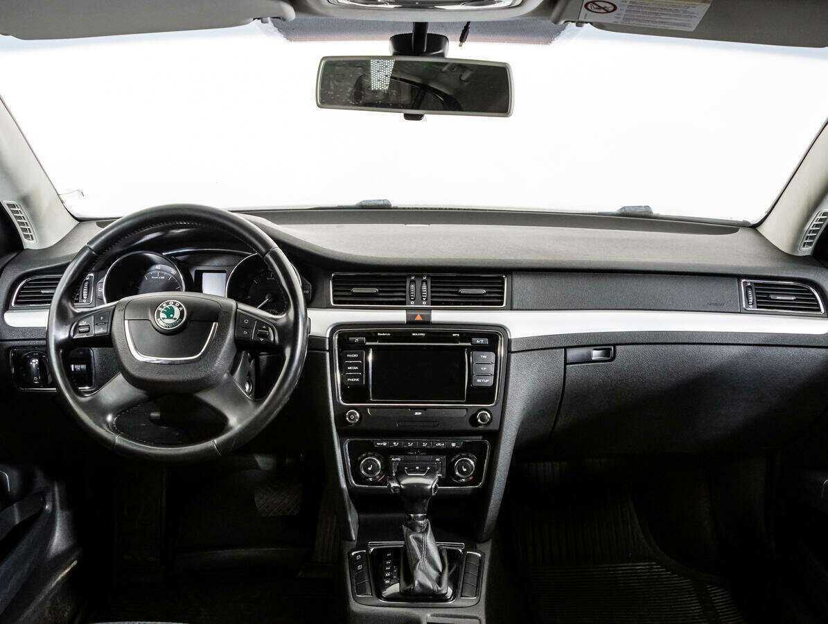 Skoda Superb с пробегом — 2012 год. Фото: #9