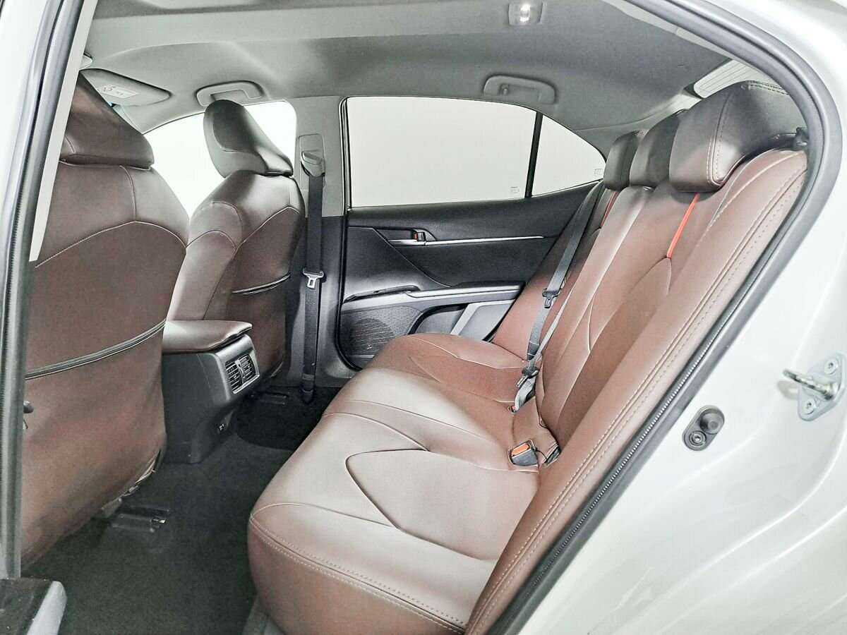 Toyota Camry с пробегом — 2019 год. Фото: #9
