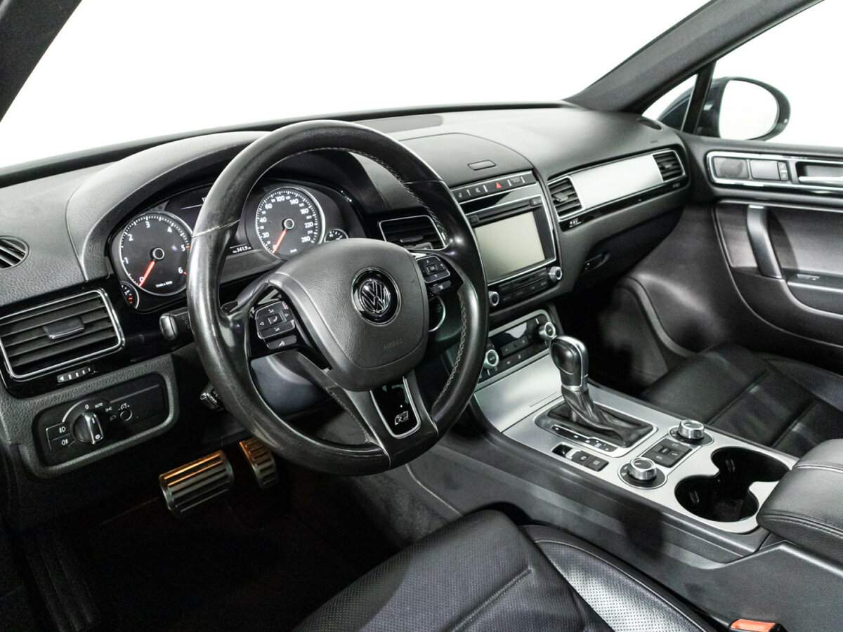 Volkswagen Touareg с пробегом — 2016 год. Фото: #10
