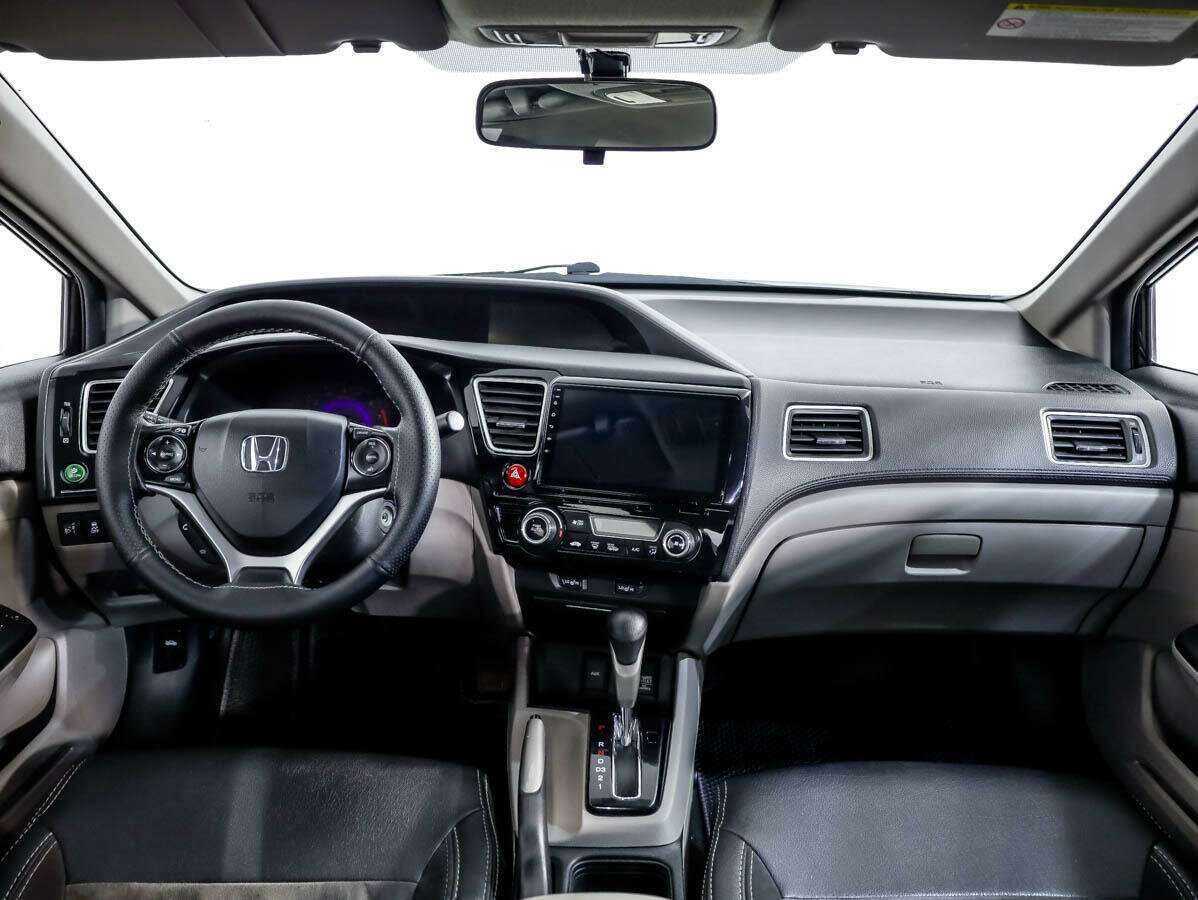 Honda Civic с пробегом — 2013 год. Фото: #9