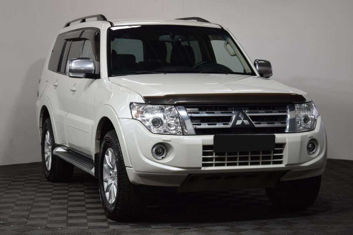 Mitsubishi Pajero с пробегом — 2014 год. Фото: #2