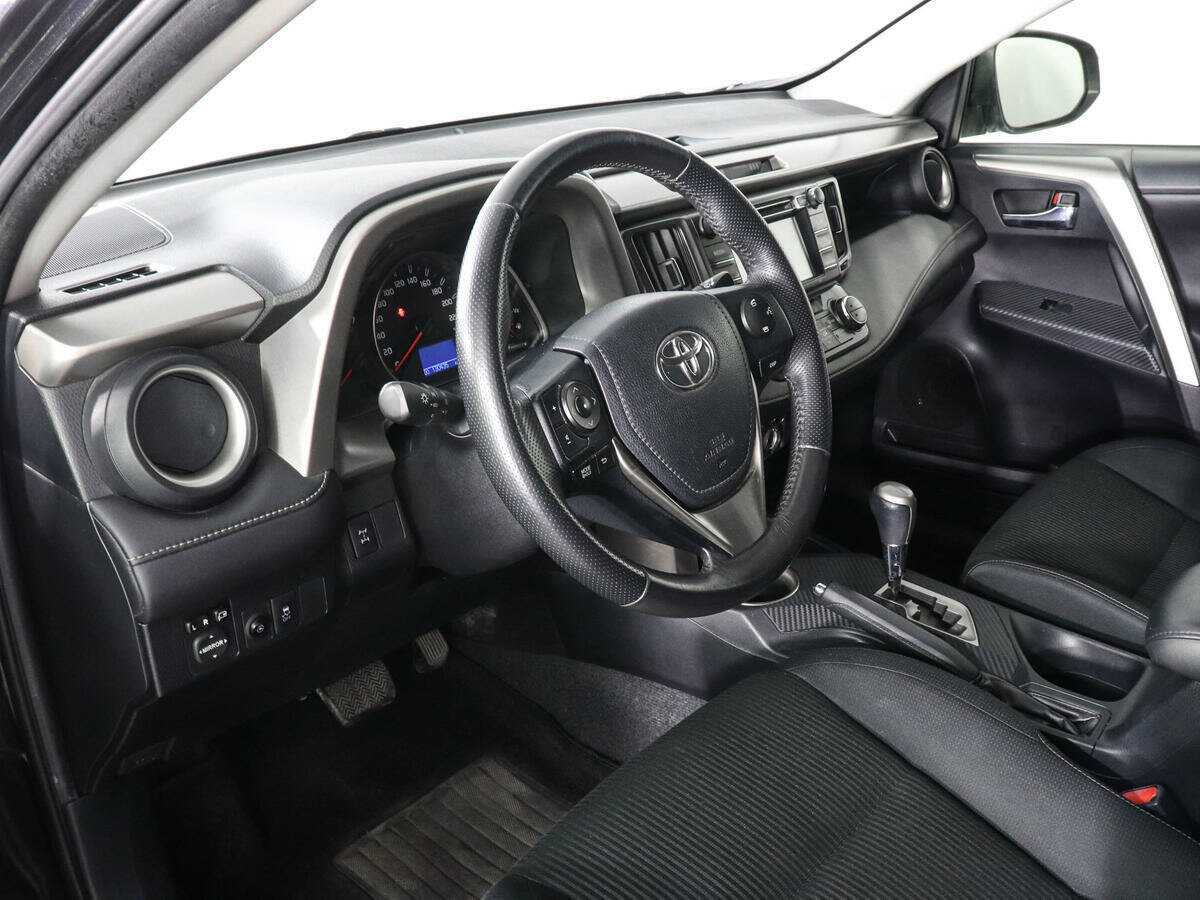 Toyota RAV4 с пробегом — 2014 год. Фото: #8
