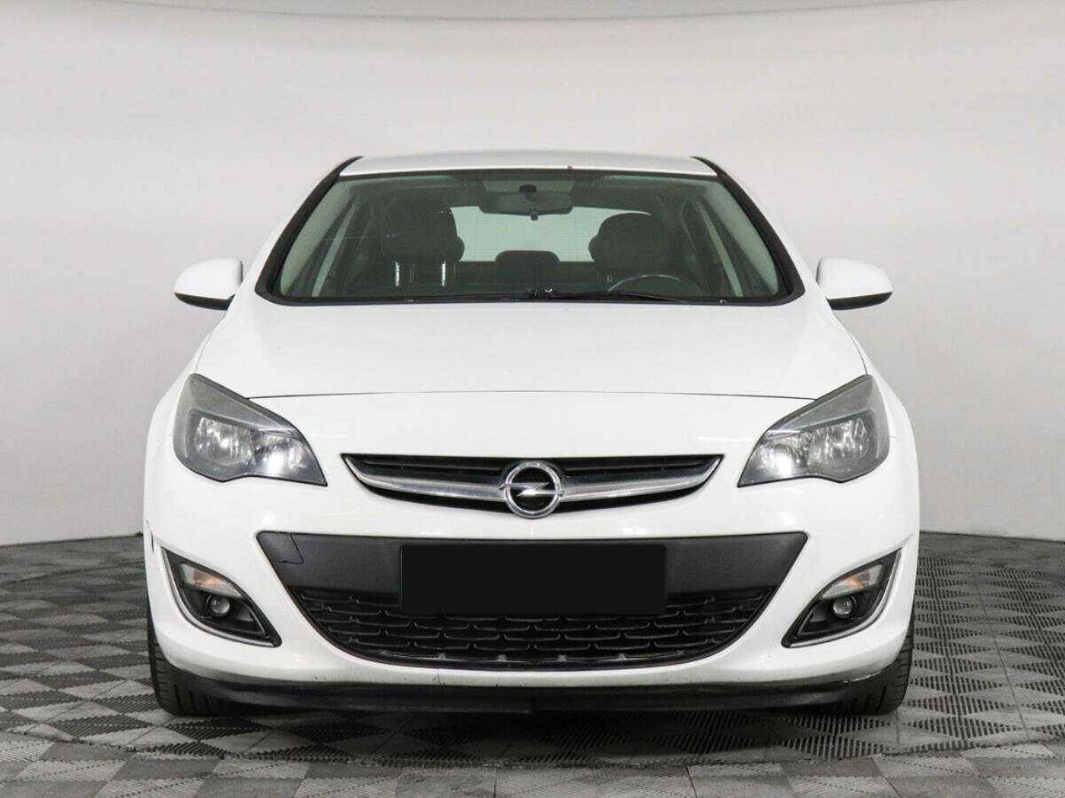 Opel Astra с пробегом — 2014 год. Фото: #1