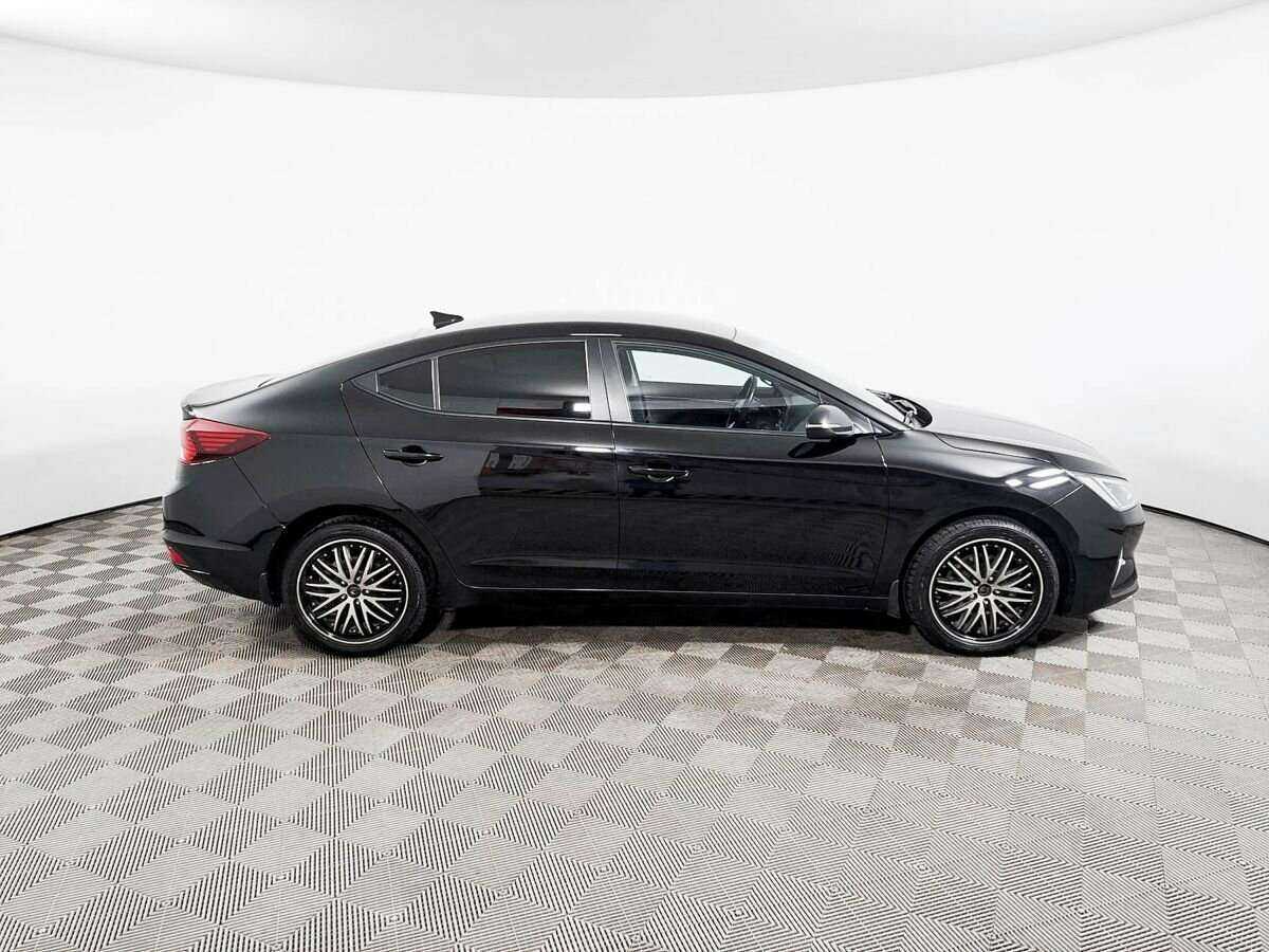 Hyundai Elantra с пробегом — 2019 год. Фото: #2