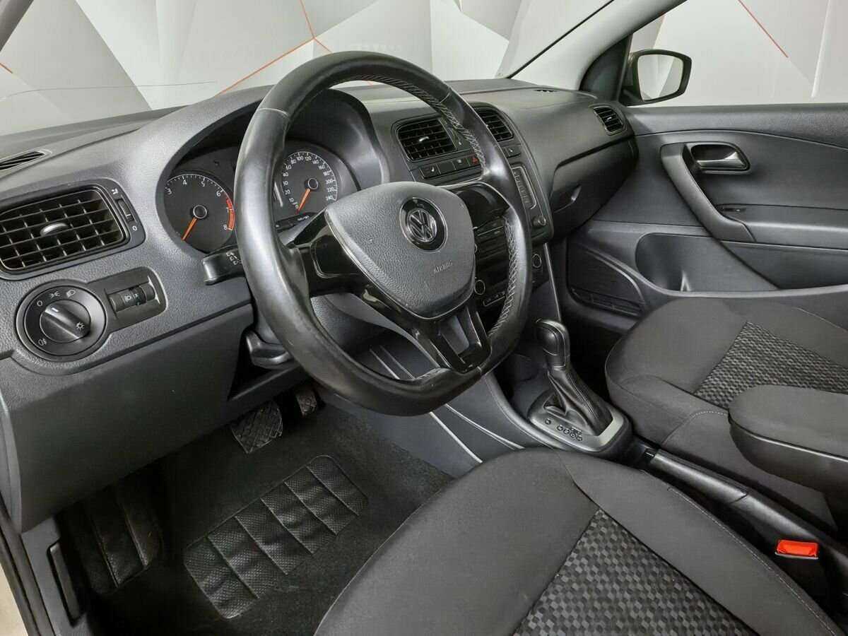 Volkswagen Polo с пробегом — 2016 год. Фото: #13