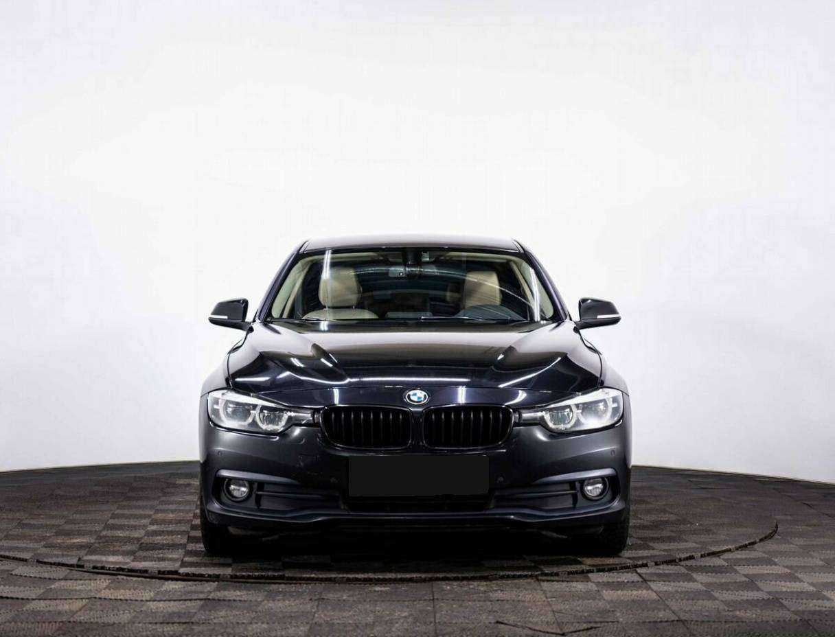 BMW 3 серии с пробегом — 2018 год. Фото: #1
