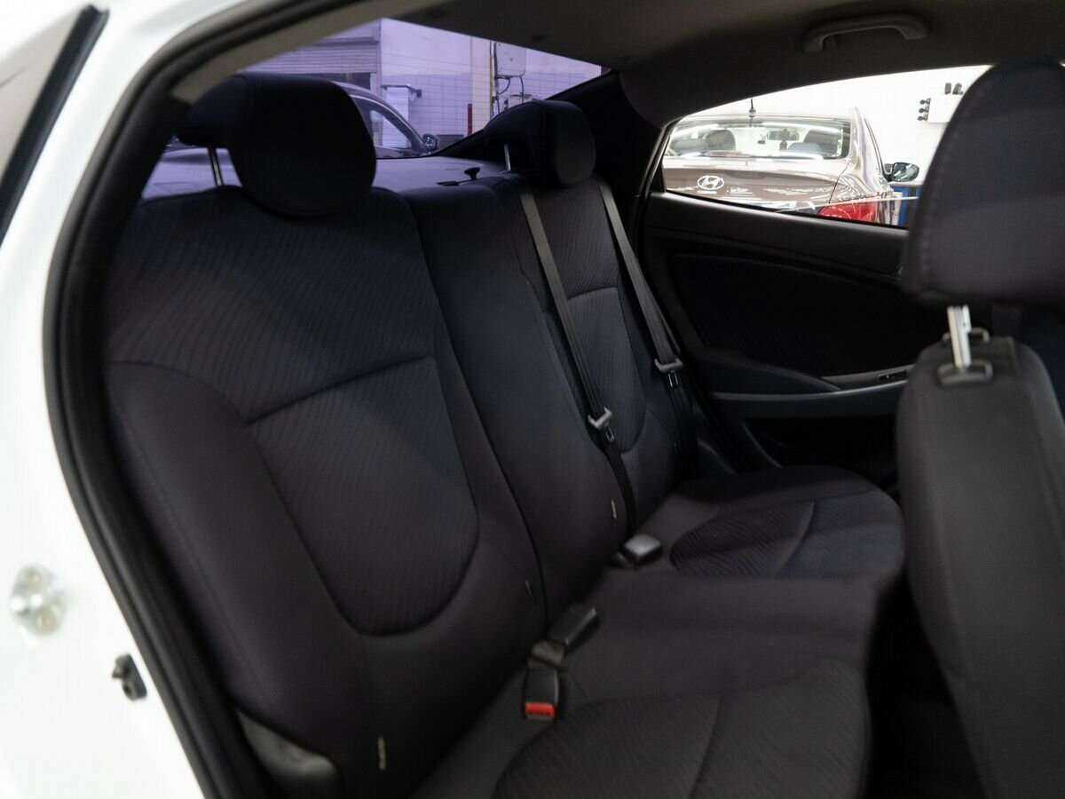 Hyundai Solaris с пробегом — 2015 год. Фото: #7