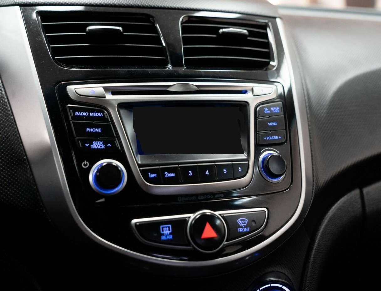 Hyundai Solaris с пробегом — 2015 год. Фото: #11