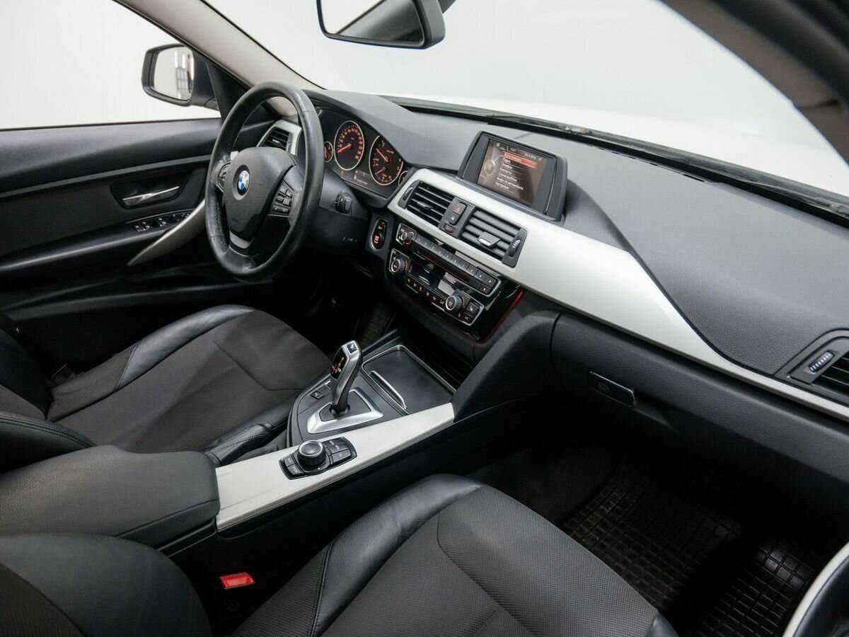 BMW 3 серии с пробегом — 2016 год. Фото: #6