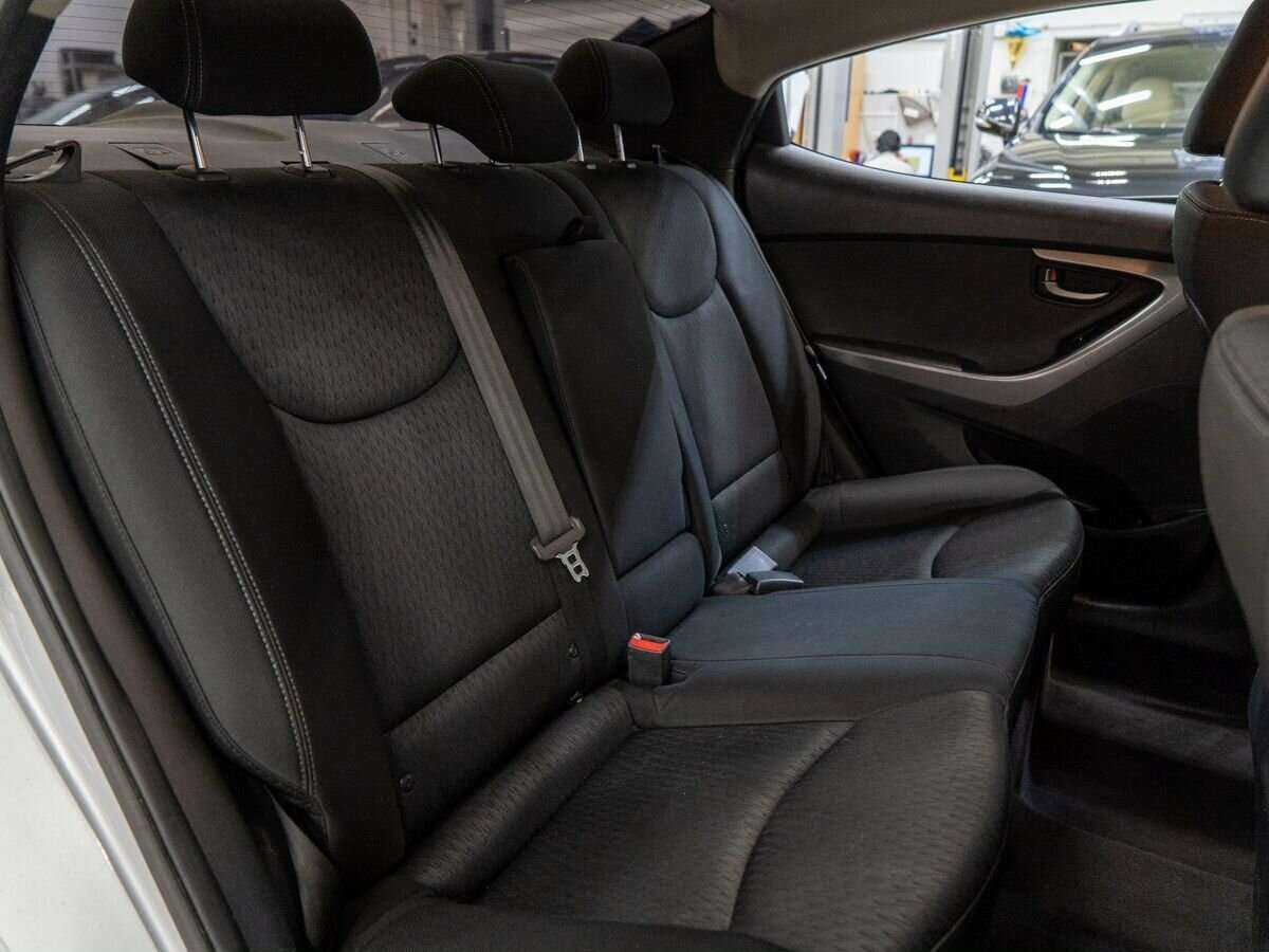 Hyundai Elantra с пробегом — 2012 год. Фото: #7