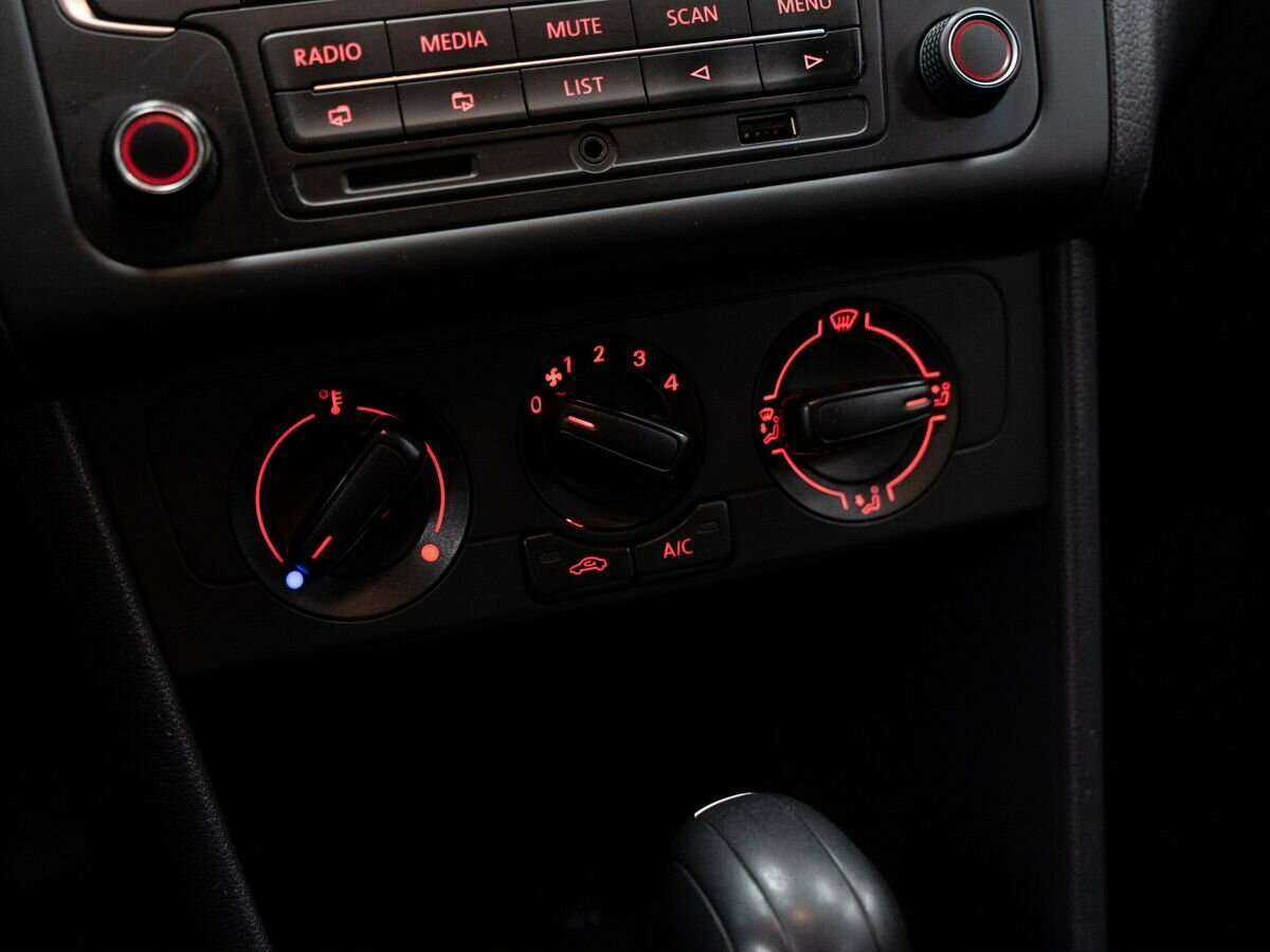 Volkswagen Polo с пробегом — 2017 год. Фото: #9