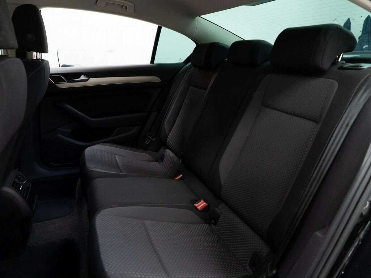 Volkswagen Passat с пробегом — 2017 год. Фото: #6