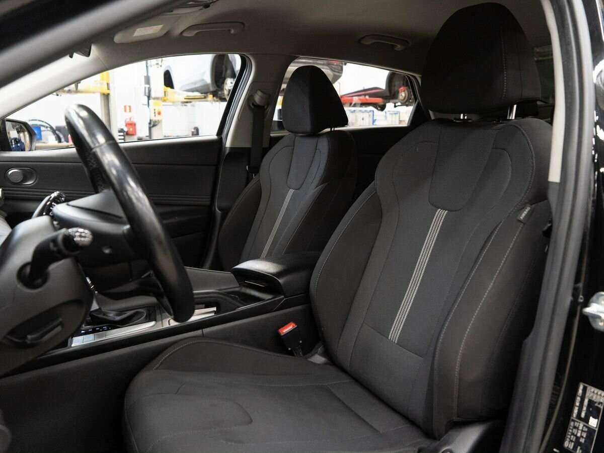 Hyundai Elantra с пробегом — 2021 год. Фото: #5