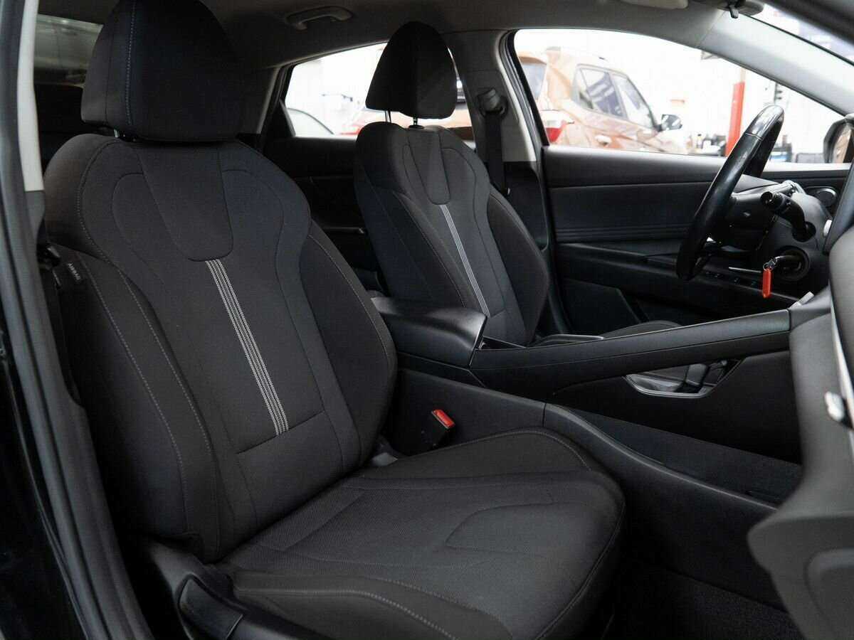 Hyundai Elantra с пробегом — 2021 год. Фото: #9