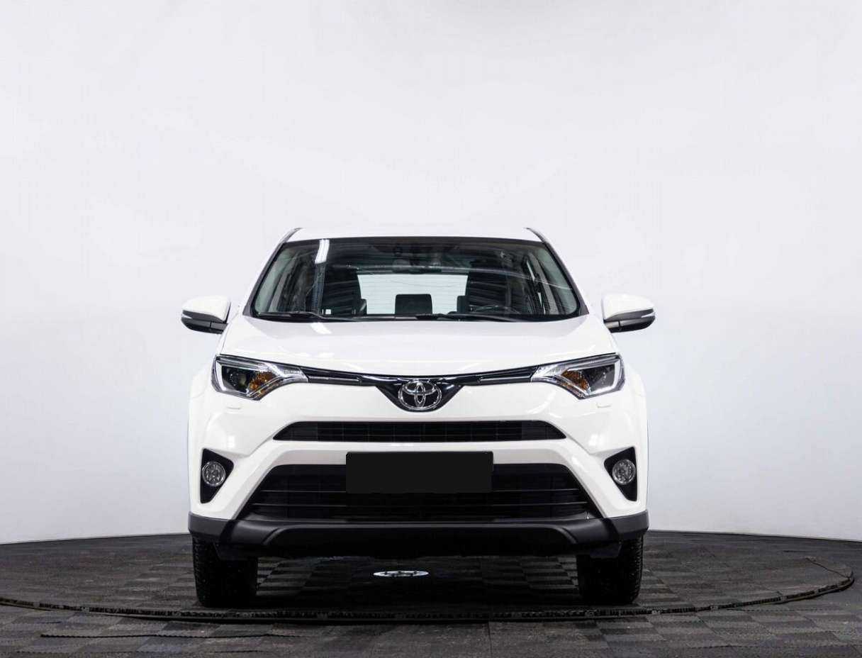 Toyota RAV4 с пробегом — 2018 год. Фото: #1