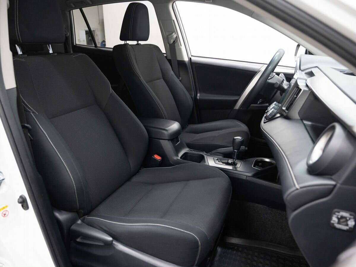 Toyota RAV4 с пробегом — 2017 год. Фото: #14