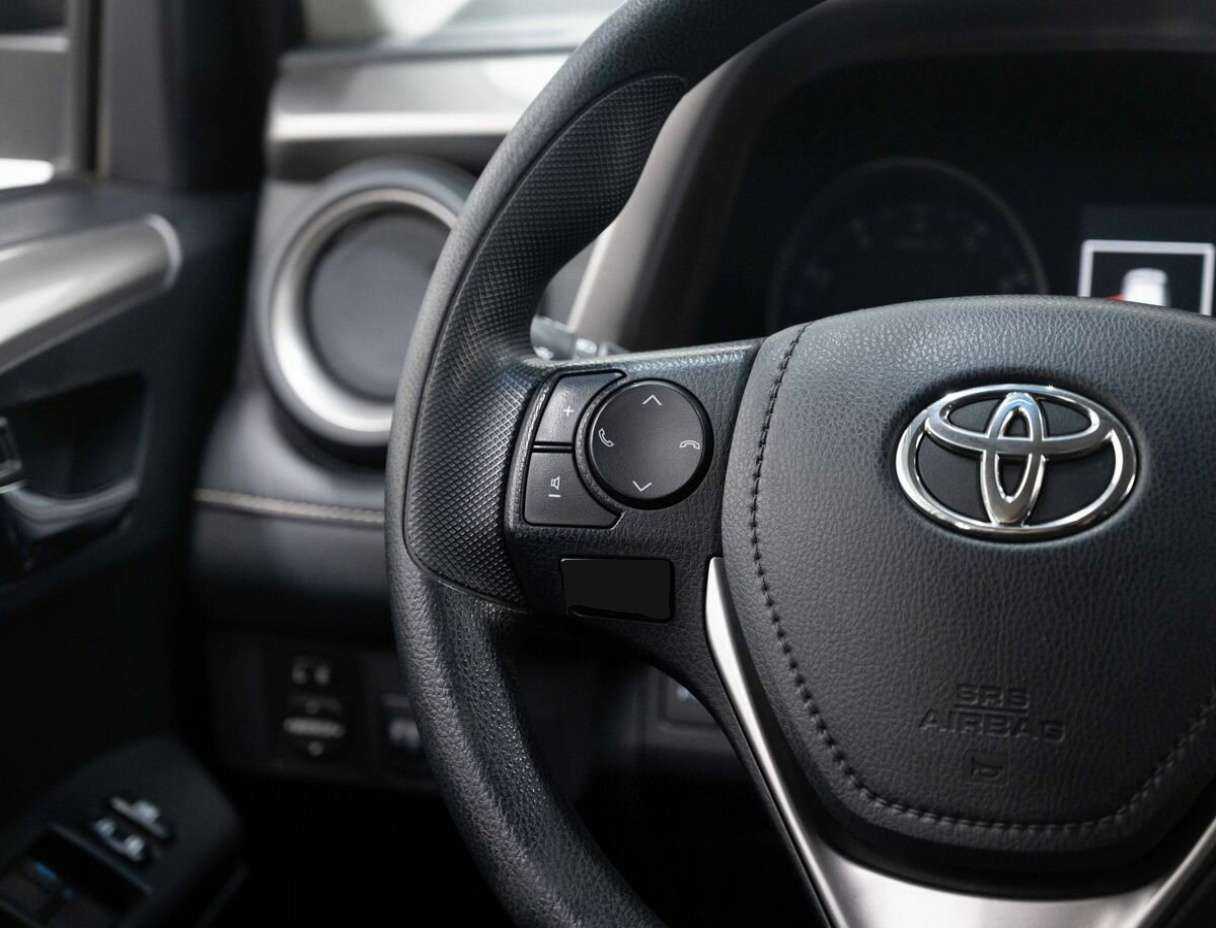 Toyota RAV4 с пробегом — 2017 год. Фото: #17