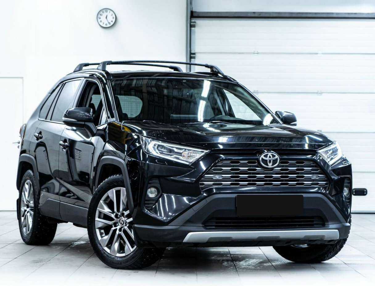Toyota RAV4 с пробегом — 2020 год. Фото: #1