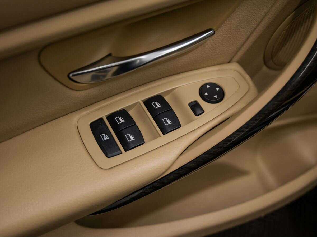 BMW 3 серии с пробегом — 2012 год. Фото: #10