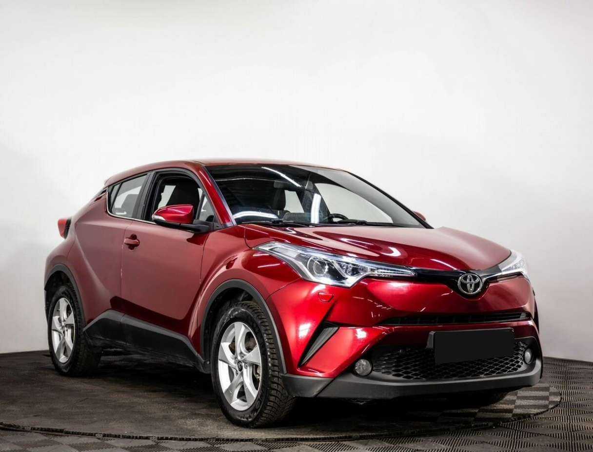 Toyota C-HR с пробегом — 2018 год. Фото: #1