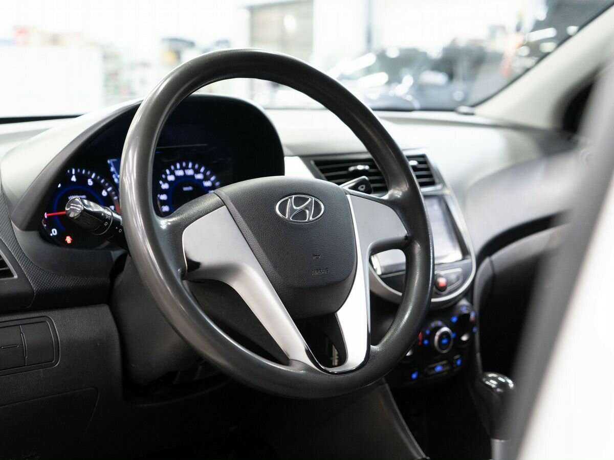 Hyundai Solaris с пробегом — 2013 год. Фото: #1