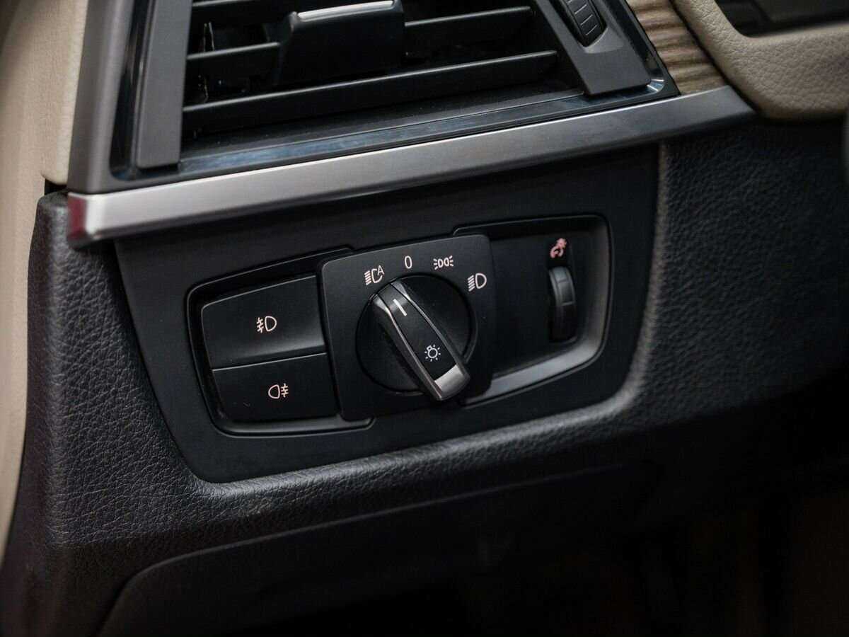 BMW 3 серии с пробегом — 2012 год. Фото: #12