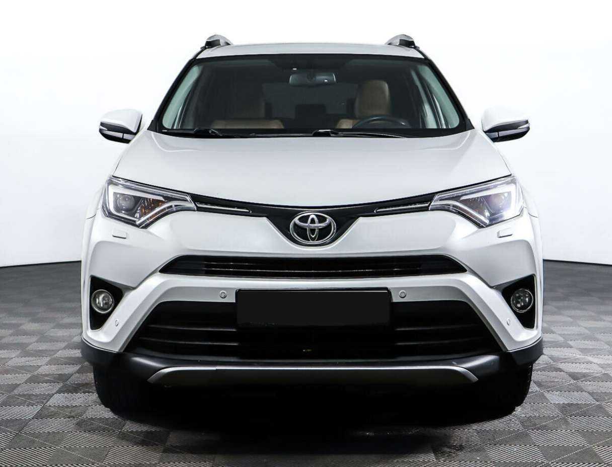 Toyota RAV4 с пробегом — 2018 год. Фото: #1