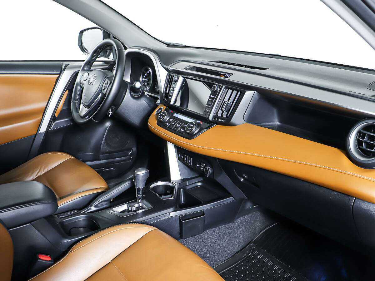 Toyota RAV4 с пробегом — 2018 год. Фото: #8