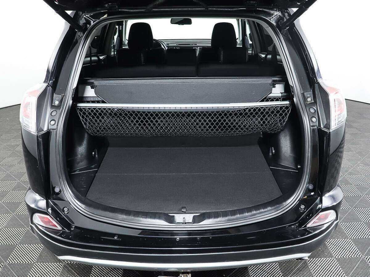 Toyota RAV4 с пробегом — 2017 год. Фото: #9