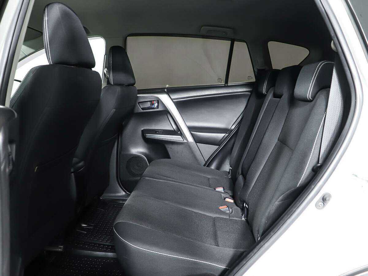 Toyota RAV4 с пробегом — 2019 год. Фото: #9